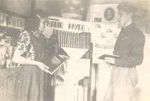 1955 m. Pievenu bibliotekos vedeja1.MKE.jpg