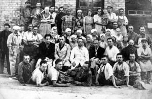 Kokliu fabriko darbininkai 1932 m. MKE.jpg