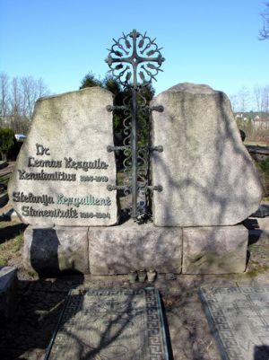 L.Kesgailos-Kenstaviciaus kapas.MKE.2007-04-15.jpg