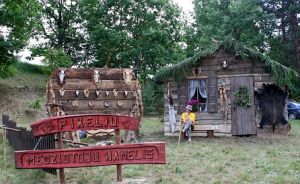 Pikeliu medziotoju burelis1.MKE.2011-07-09.jpg