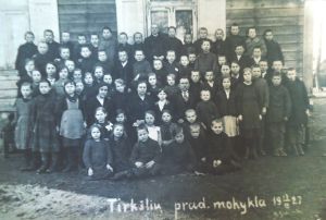 Tirksliu pradzios mokykla 1927 m..JPG